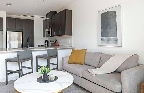 Dallas Apartment | Landing | Chic 1BD, Pool, Clubhouse