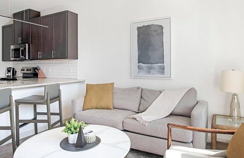 Dallas Apartment | Landing | Chic 1BD, Pool, Clubhouse