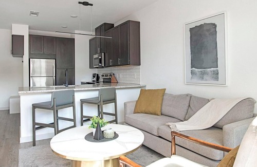 Dallas Apartment | Landing | Chic 1BD, Pool, Clubhouse