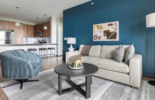 Buda Apartment | Landing | Chic 2BD in Brooks Crossing