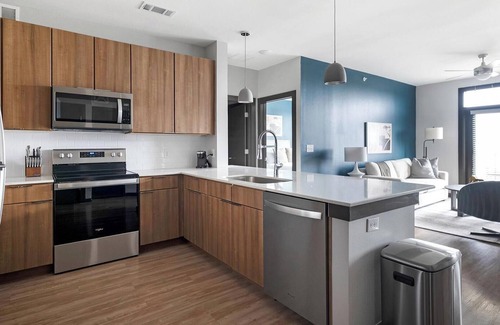 Buda Apartment | Landing | Chic 2BD in Brooks Crossing