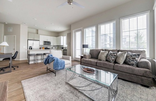 Wimauma Apartment | Landing | Chic Studio, Pool, Gym