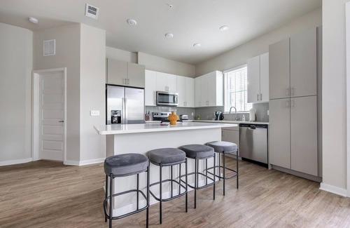 Wimauma Apartment | Landing | Chic Studio, Pool, Gym
