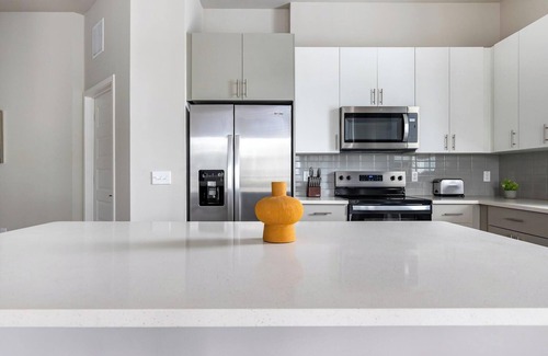 Wimauma Apartment | Landing | Chic Studio, Pool, Gym