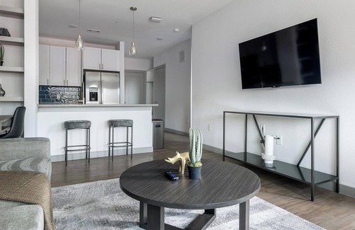 MLK Apartment | Landing | Incredible 1BD, Gym, Rooftop Lounge