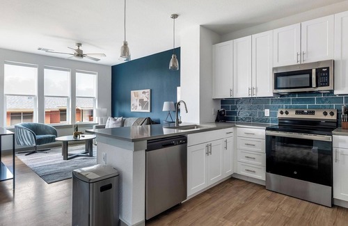 MLK Apartment | Landing | Incredible 1BD, Gym, Rooftop Lounge