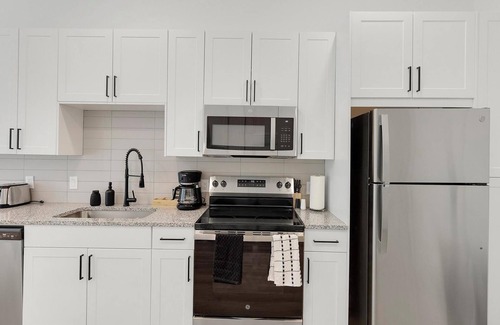 Denton Apartment | Landing | Incredible 1BD in Denton