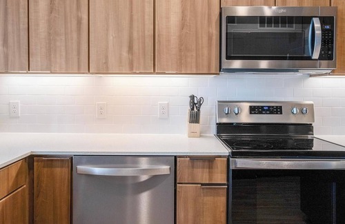 Buda Apartment | Landing | Incredible 1BD in Brooks Crossing