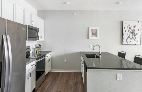 Madison Apartment | Landing | Incredible 1BD, Gym, Pool
