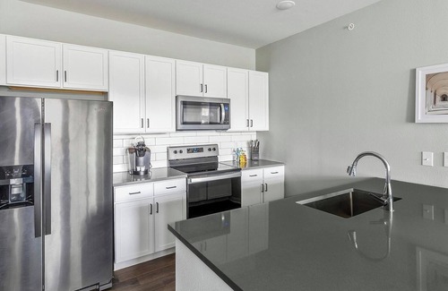Madison Apartment | Landing | Incredible 1BD, Gym, Pool