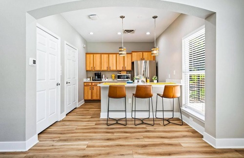 Eureka Apartment | Landing | Incredible 2BD, Gym, Pool