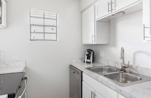 Denton Apartment | Landing | Incredible 2BD, Pool, Gym