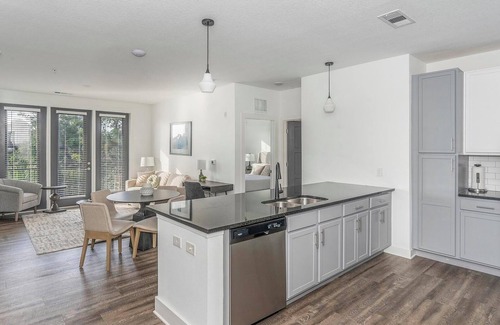 San Marco Apartment | Landing | Incredible 2BD, Pool, Gym