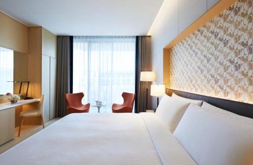 Andeok Hotel | Experience Jeju Shinhwa World Hotel: Family-Friendly Retreat