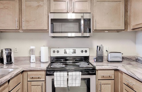 Jenks Apartment | Landing | Modern 1BD, Courtyard, Pool