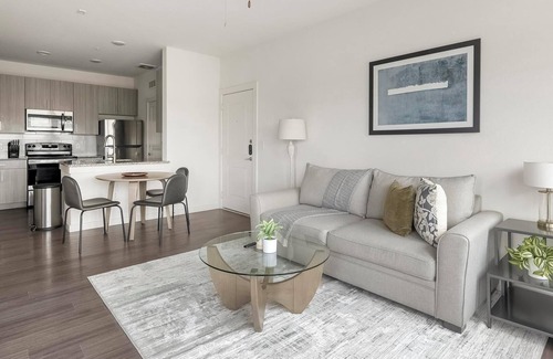 River Ranch Apartment | Landing | Modern 1BD, Gym, Clubhouse