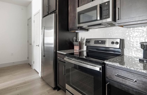 Austin Apartment | Landing | Modern 1BD, Gym, Pool