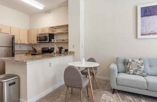 New Pathways Apartment | Relaxing Stay at The Bristol on Union - Family Friendly