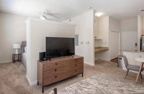 New Pathways Apartment | Relaxing Stay at The Bristol on Union - Family Friendly