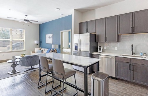 Denton Apartment | Landing | Modern 2BD, Gym, Courtyard