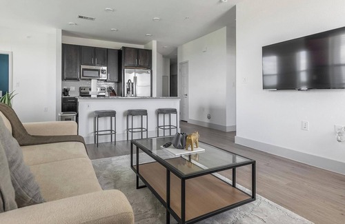 Austin Apartment | Landing | Modern 2BD, Gym, Pool