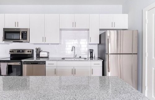 Conroe Apartment | Landing | Modern 2BD, Gym, Yoga Studio