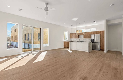 Dallas Apartment | Landing | Modern 2BD in Downtown Dallas