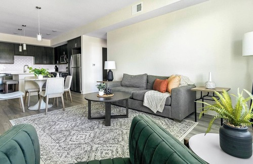 Palmetto Apartment | Landing | Modern 2BD, Pool, Yoga Studio