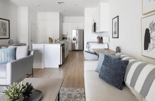 Casas Adobes Apartment | Landing | Modern 2BD, Pool