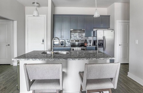 Nassau Bay Apartment | Landing | Modern 2BD, Yoga Studio, Pool