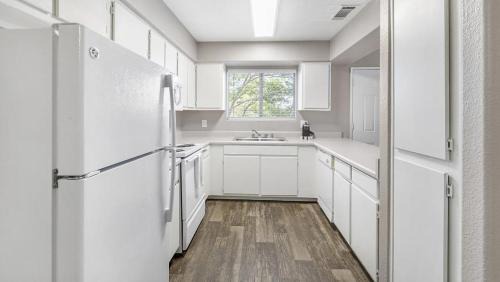 Sunrise Manor Apartment | Modern Apartment with Pet-Friendly Amenities Awaits You