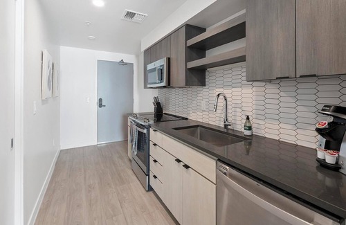 Tempe Apartment | Landing | Modern Studio, Pool, Gym