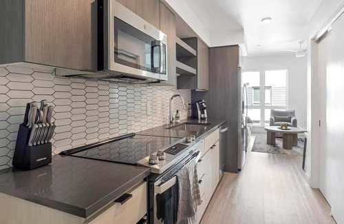 Tempe Apartment | Landing | Modern Studio, Pool, Gym