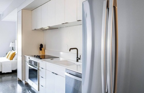 Sugar House Apartment | Landing | Modern Studio, Rooftop Lounge, Gym