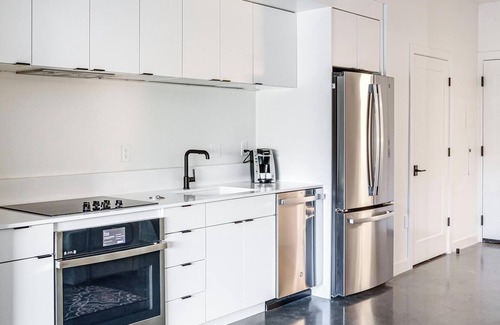 Sugar House Apartment | Landing | Modern Studio, Rooftop Lounge, Gym