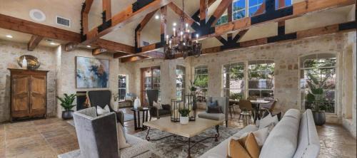 Stone Oak Apartment | Landing San Antonio Far North Central