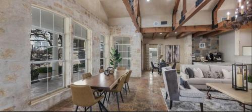 Stone Oak Apartment | Landing San Antonio Far North Central