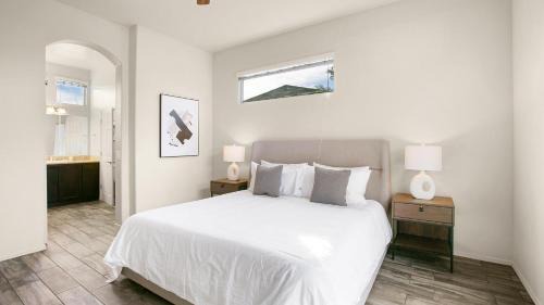 St. Johns Apartment | Landing Spectacular 2BD Gym