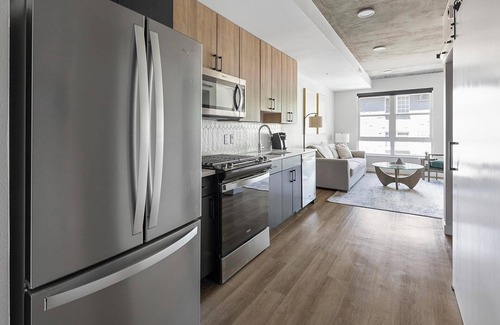Englewood Apartment | Landing | Spectacular Studio, Rooftop Lounge, Gym