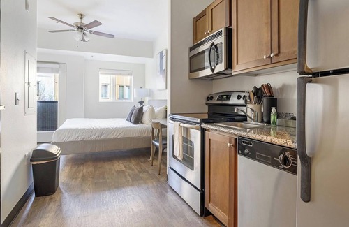Pearl District Apartment | Landing | Spectacular Studio, Gym, Courtyard