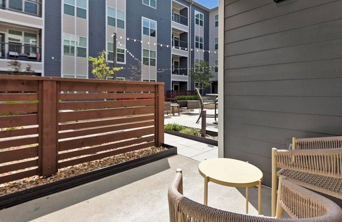 Chesterfield Apartment | Landing | Stunning 1BD, Gym, Pool