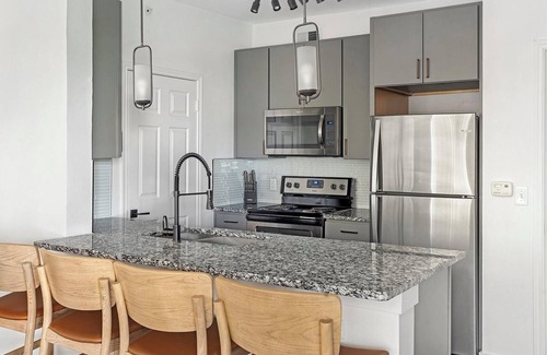 McNeil Apartment | Landing | Stunning 1BD, Gym, Clubhouse