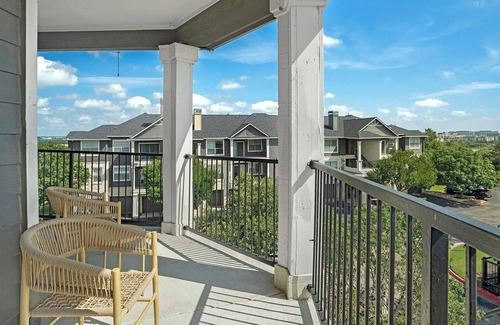McNeil Apartment | Landing | Stunning 1BD, Gym, Clubhouse