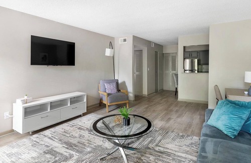 Huntsville Apartment | Landing | Stunning 1BD, Pool, Gym