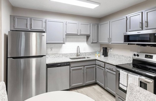 Huntsville Apartment | Landing | Stunning 1BD, Pool, Gym