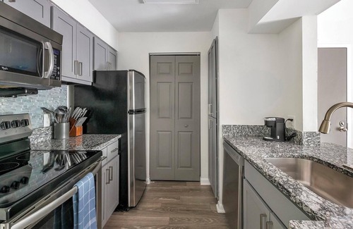 Green Hills Apartment | Landing | Stunning 1BD, Pool, Courtyard