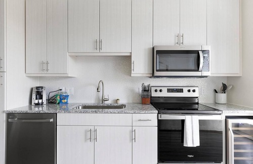 Dallas Apartment | Landing | Stunning Studio, Gym, Pool
