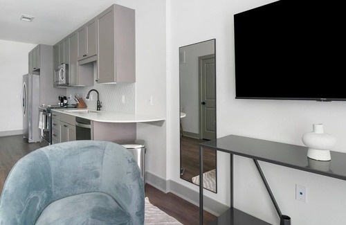 Houston Apartment | Landing | Stunning Studio, Pool, Courtyard