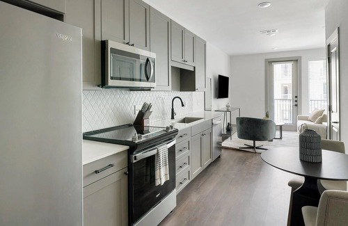 Houston Apartment | Landing | Stunning Studio, Pool, Courtyard