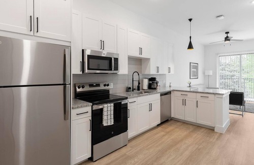 Denton Apartment | Landing | Stylish 1BD in Denton